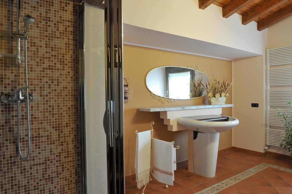 Olea Dei Holiday Apartments San Felice del Benaco Ruang foto