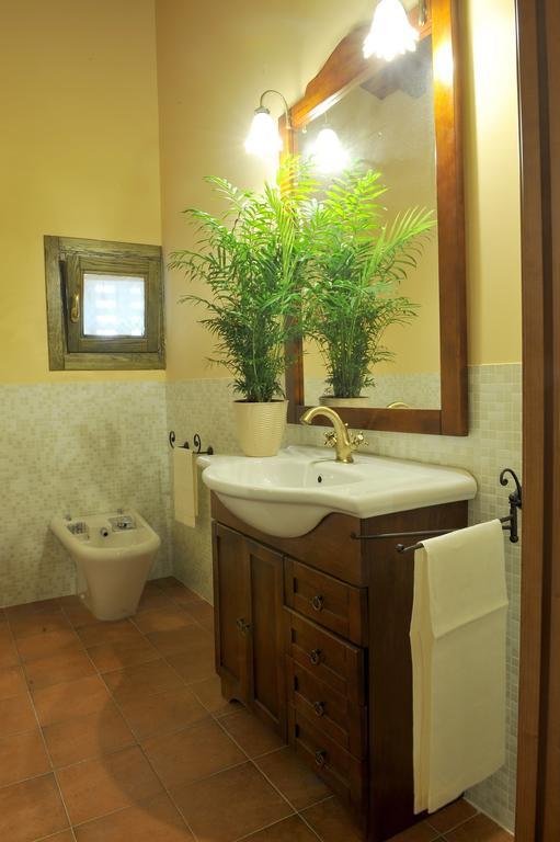 Olea Dei Holiday Apartments San Felice del Benaco Ruang foto