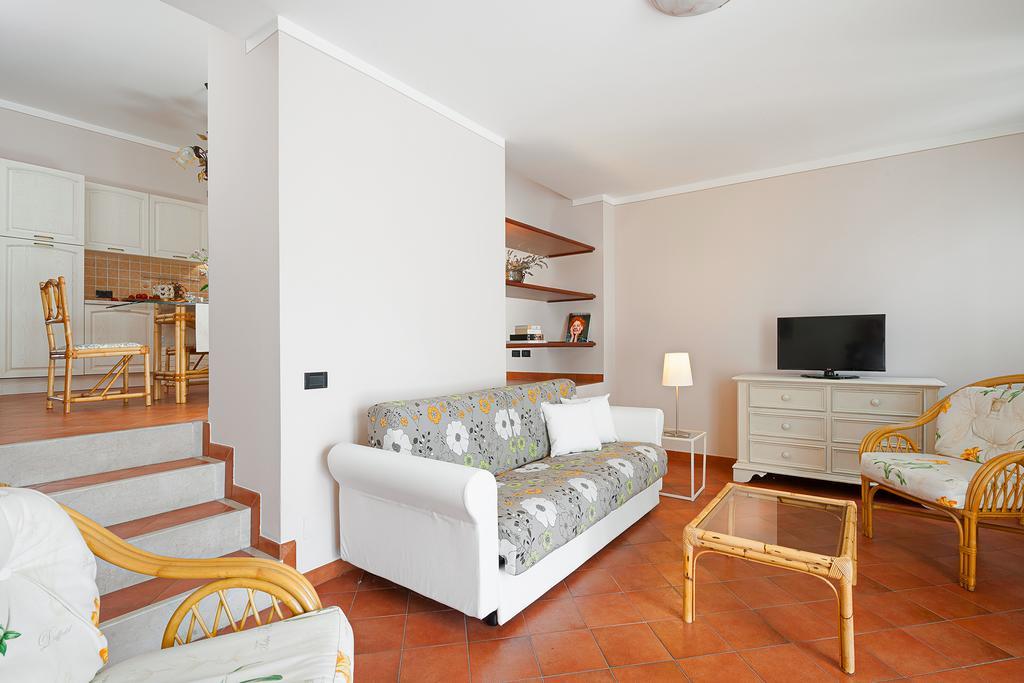 Olea Dei Holiday Apartments San Felice del Benaco Bagian luar foto